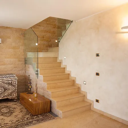 Viu With Pool And View *