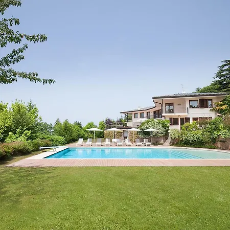 Viu With Pool And View