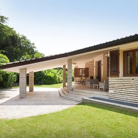 Viu With Pool And View