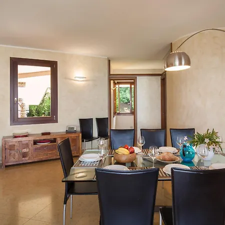 Viu With Pool And View *