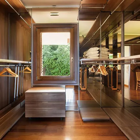 Viu With Pool And View *