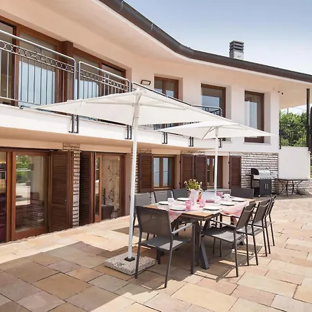 Viu With Pool And View *